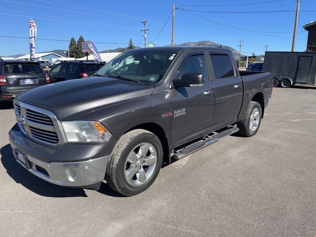 RAM 1500 SLT Crew Cab SWB 4WD 2015