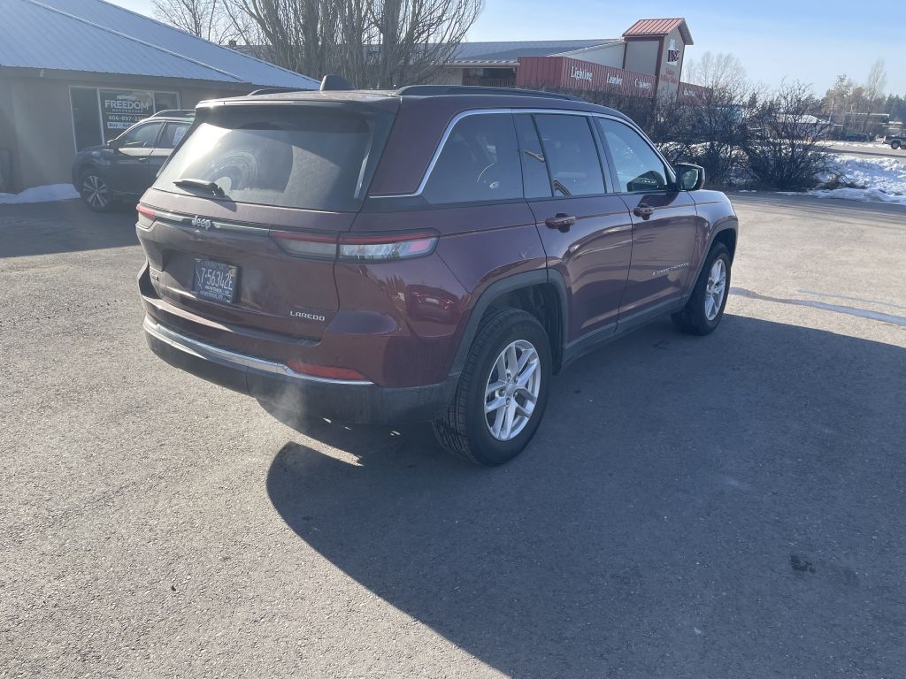 Jeep Grand Cherokee Laredo 4WD 2024