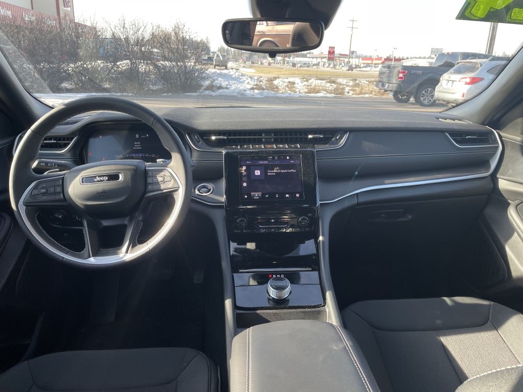 Jeep Grand Cherokee Laredo 4WD 2024