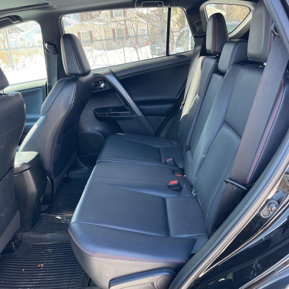 Toyota RAV4 SE 4WD 2016