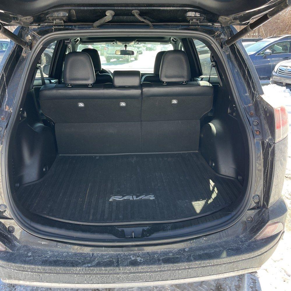 Toyota RAV4 SE 4WD 2016