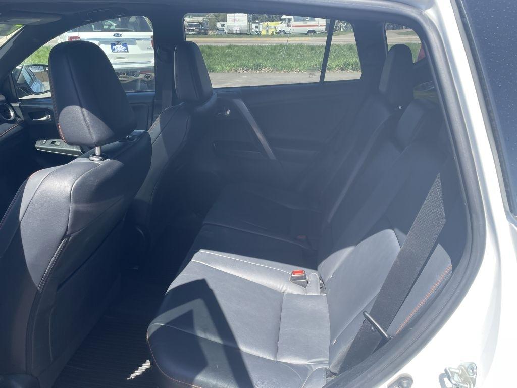 Toyota RAV4 SE 4WD 2017