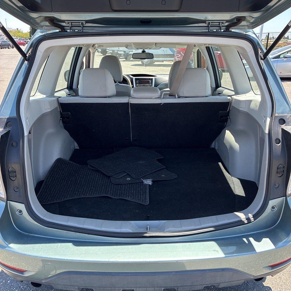 Subaru Forester 2.5X 2012