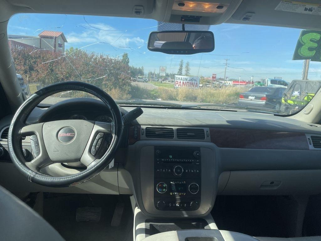 GMC Yukon XL SLT 1/2 Ton 4WD 2013