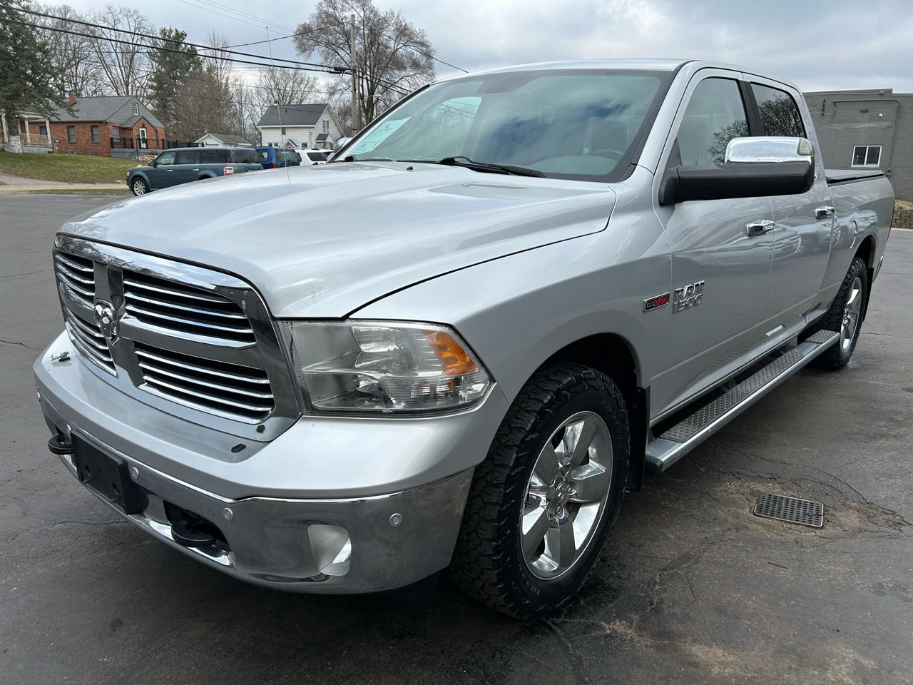 RAM 1500 SLT Crew Cab LWB 4WD 2015