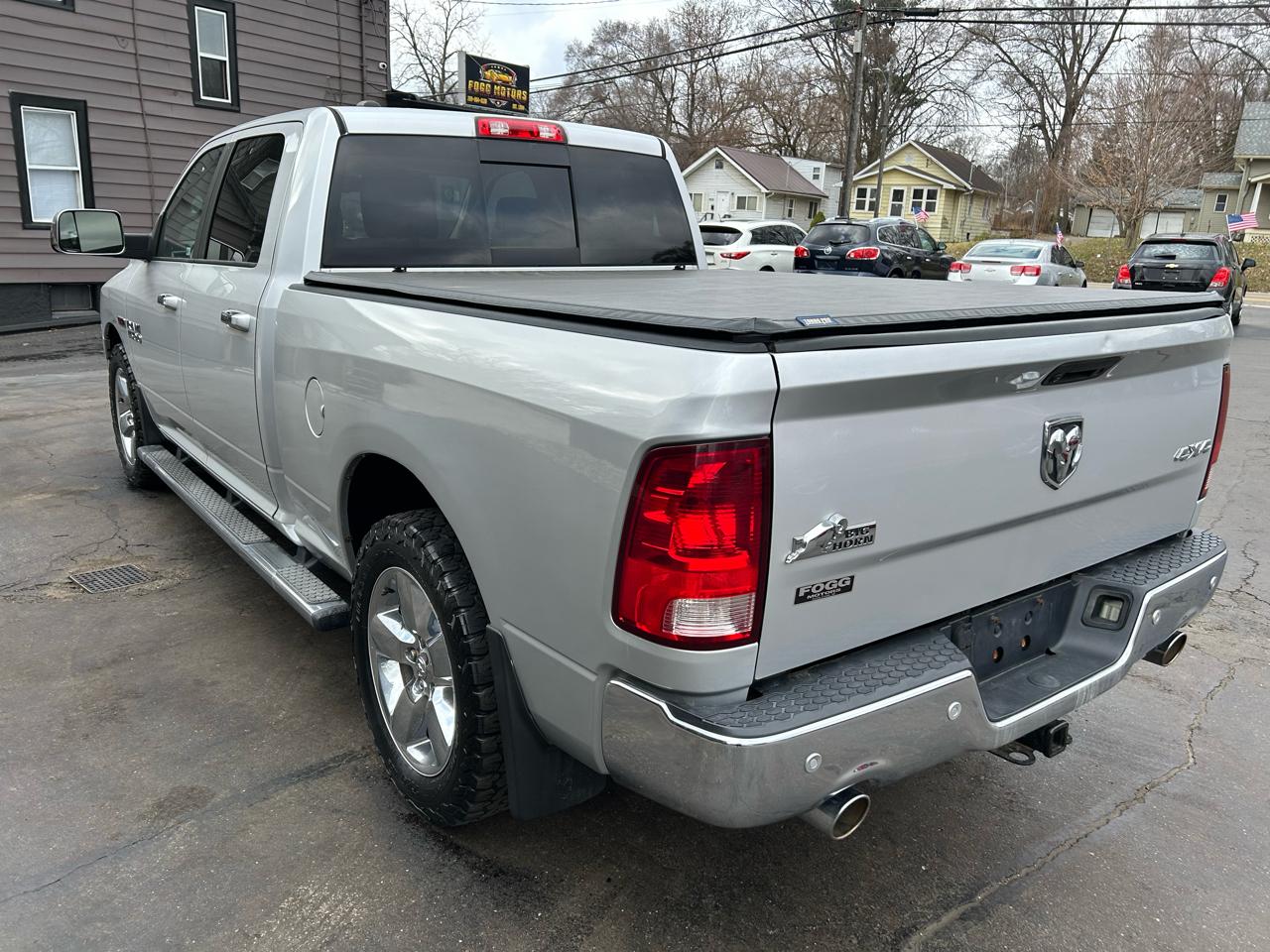 RAM 1500 SLT Crew Cab LWB 4WD 2015
