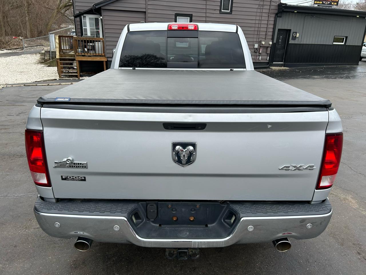 RAM 1500 SLT Crew Cab LWB 4WD 2015