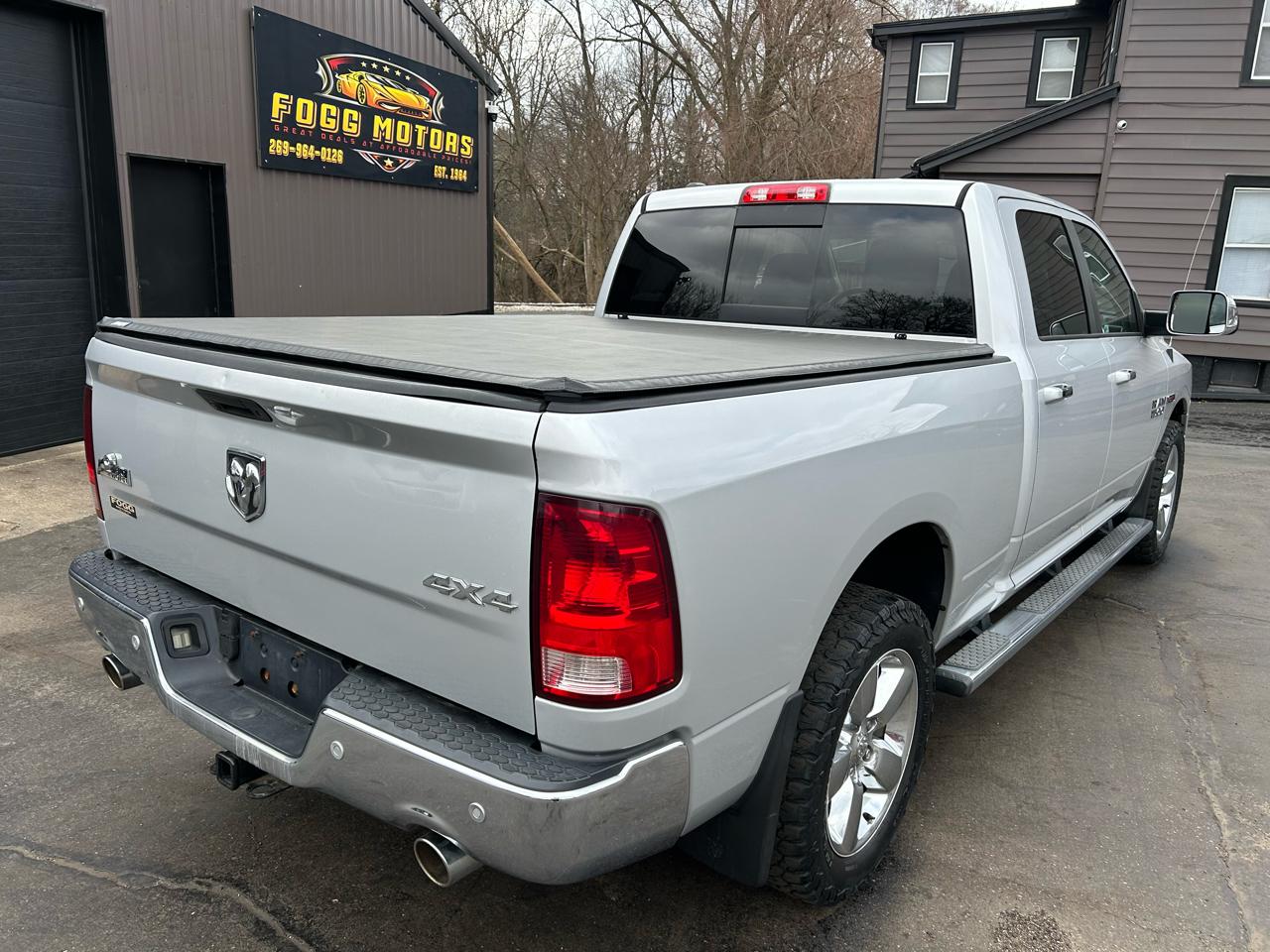 RAM 1500 SLT Crew Cab LWB 4WD 2015