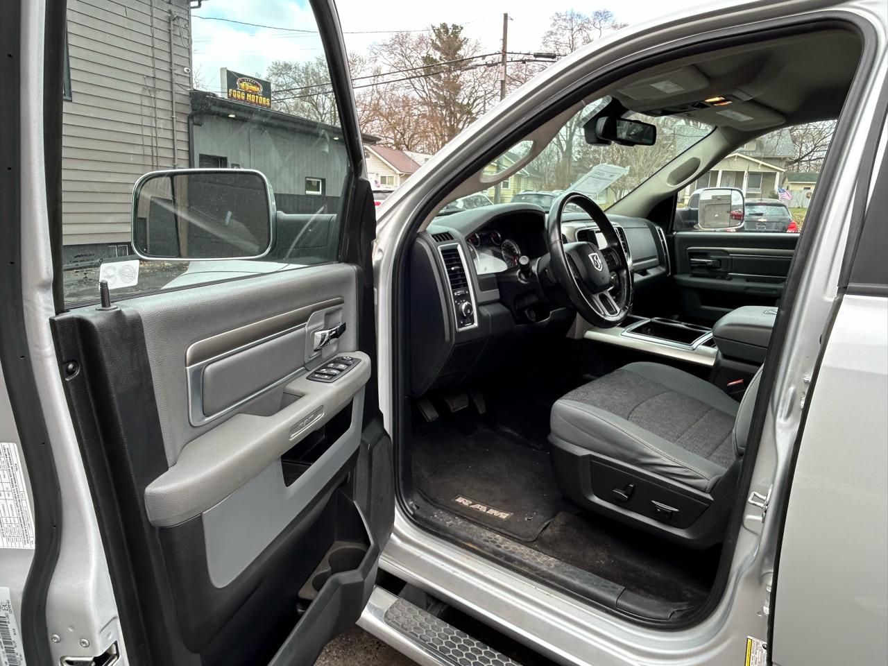 RAM 1500 SLT Crew Cab LWB 4WD 2015