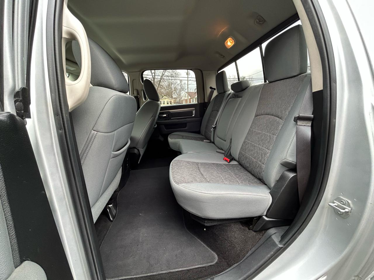 RAM 1500 SLT Crew Cab LWB 4WD 2015