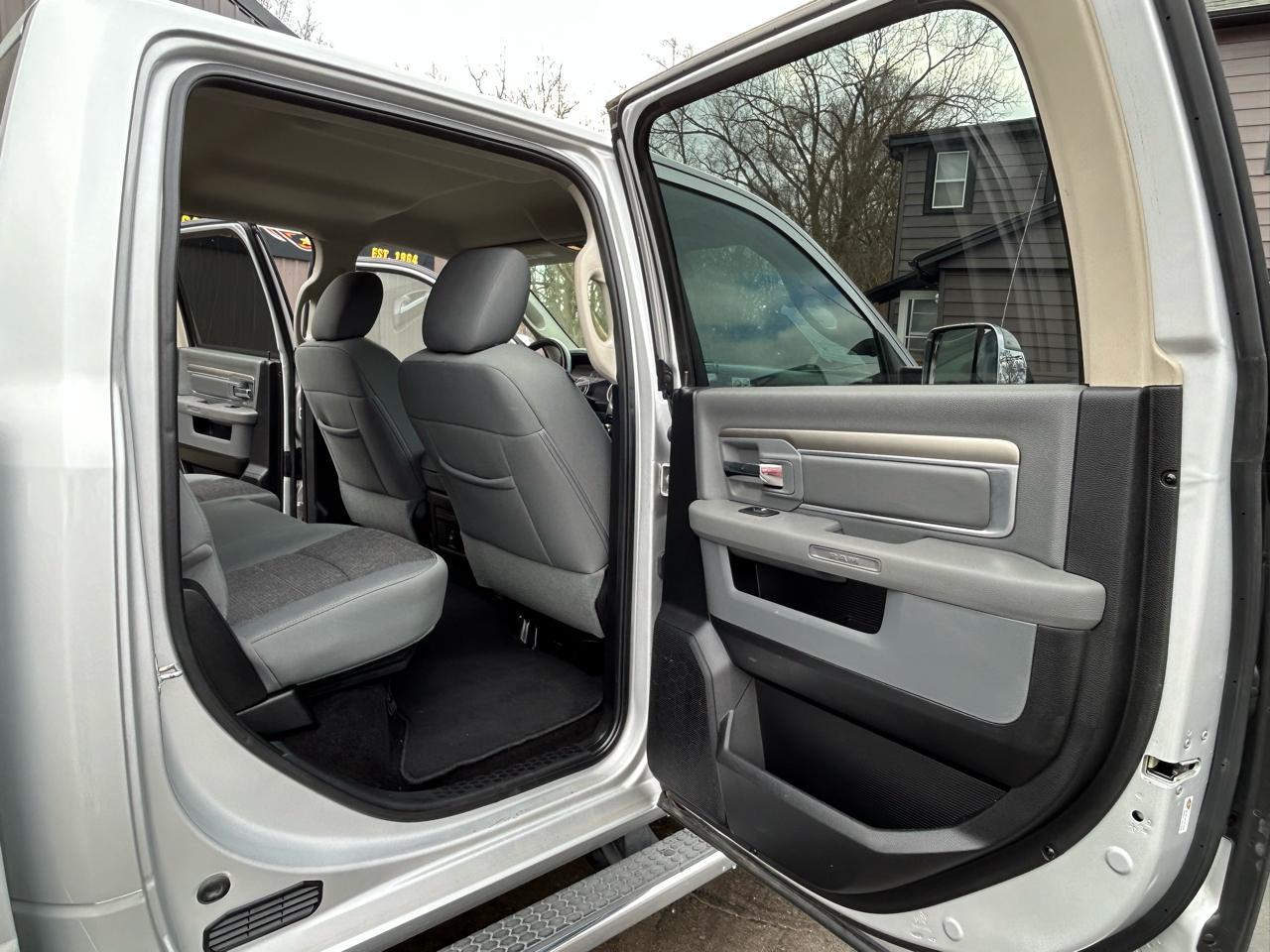 RAM 1500 SLT Crew Cab LWB 4WD 2015