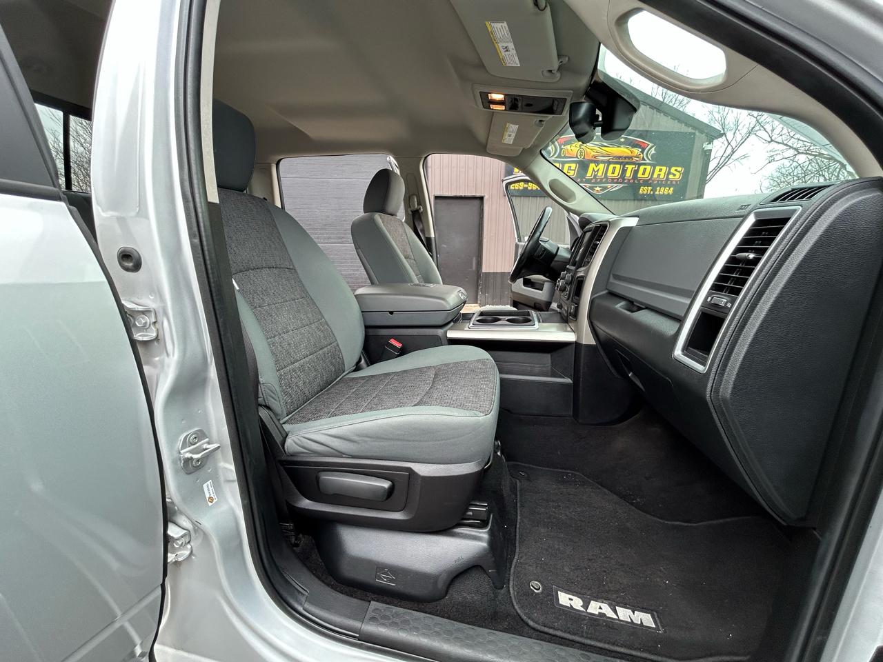 RAM 1500 SLT Crew Cab LWB 4WD 2015