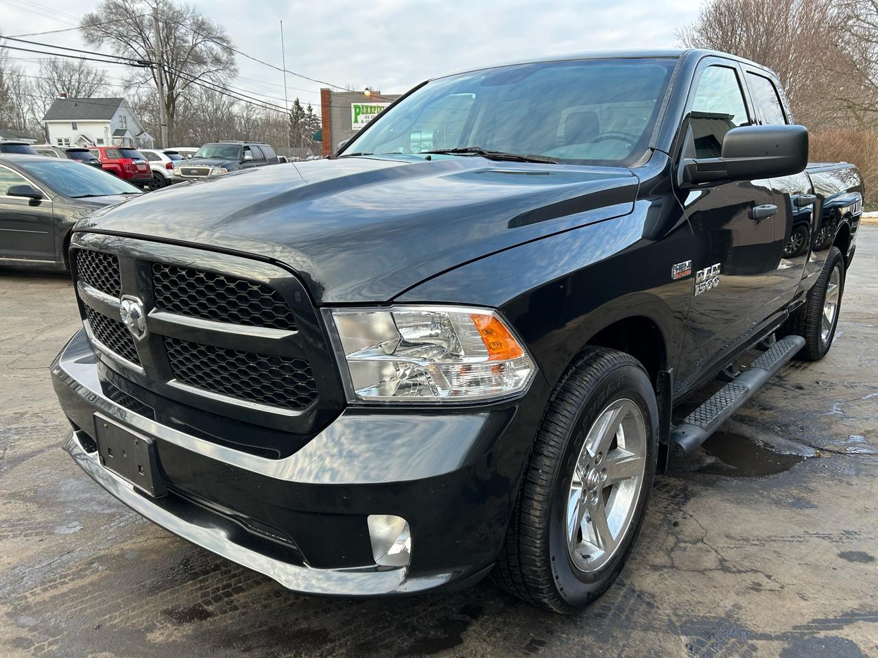 RAM 1500 Express 4x4 Quad Cab 6'4" Box 2017