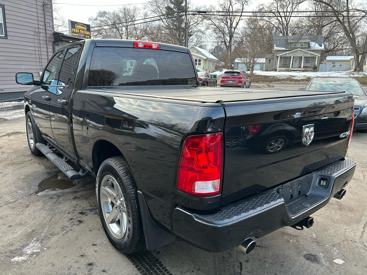 RAM 1500 Express 4x4 Quad Cab 6'4" Box 2017