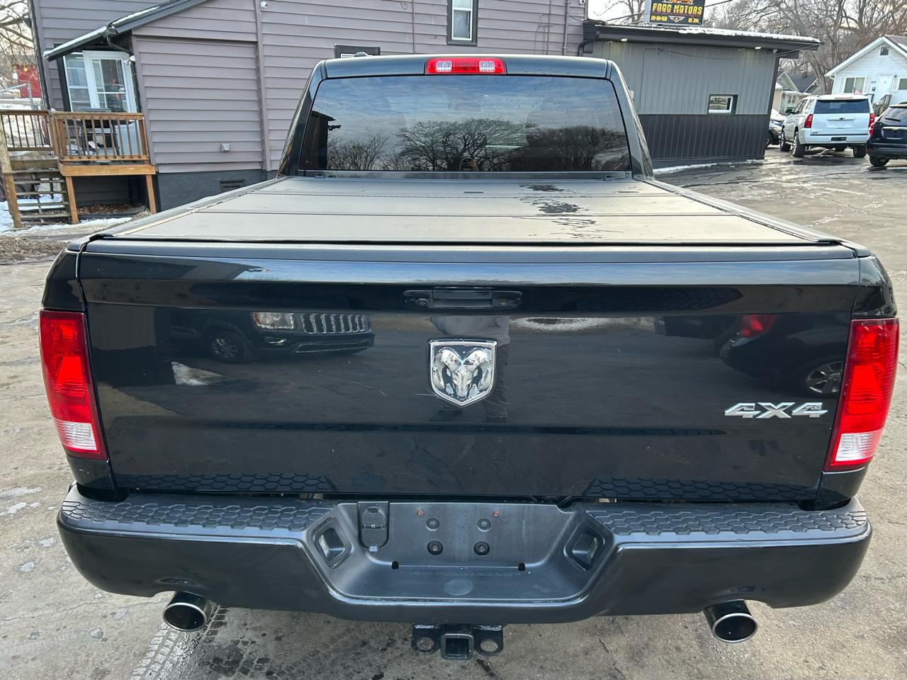 RAM 1500 Express 4x4 Quad Cab 6'4" Box 2017