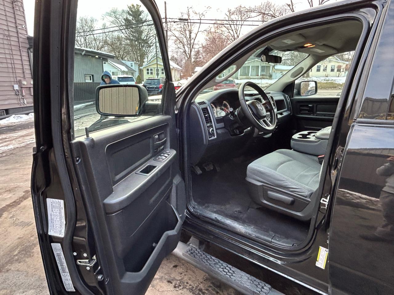 RAM 1500 Express 4x4 Quad Cab 6'4" Box 2017