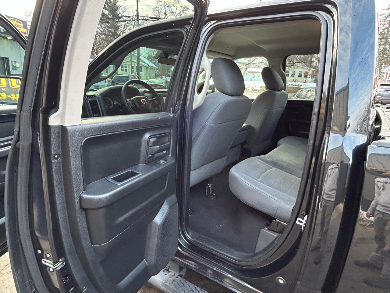 RAM 1500 Express 4x4 Quad Cab 6'4" Box 2017