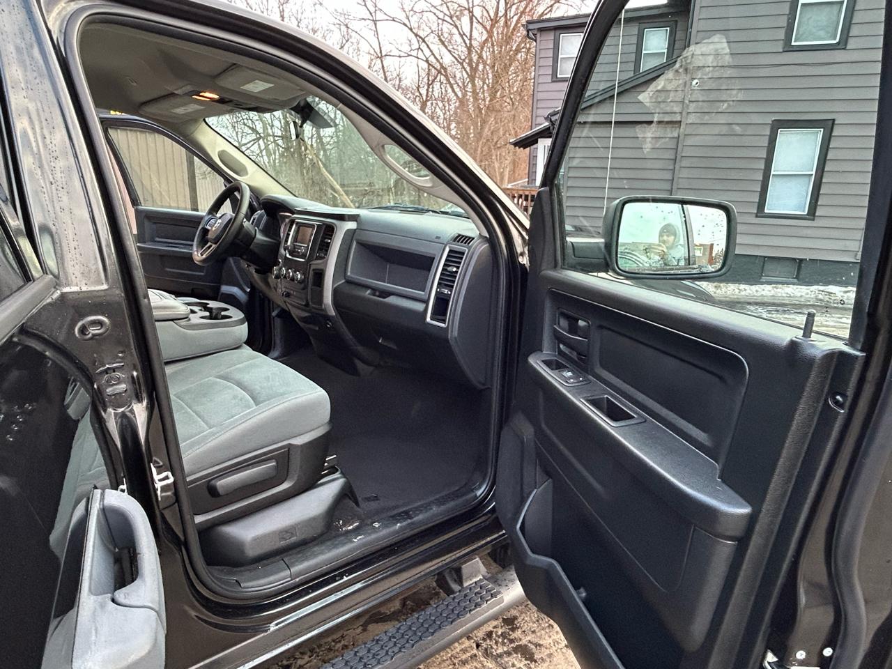 RAM 1500 Express 4x4 Quad Cab 6'4" Box 2017