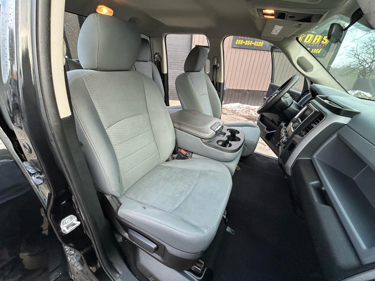 RAM 1500 Express 4x4 Quad Cab 6'4" Box 2017