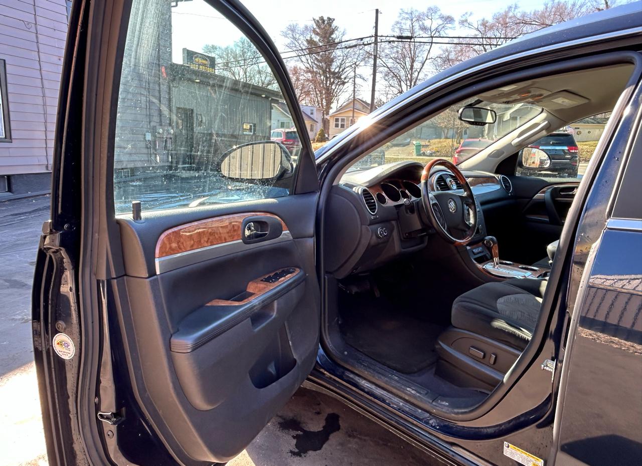 Buick Enclave Base FWD 2012