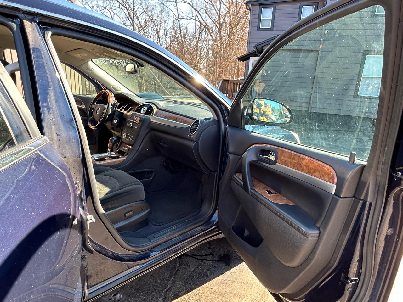 Buick Enclave Base FWD 2012