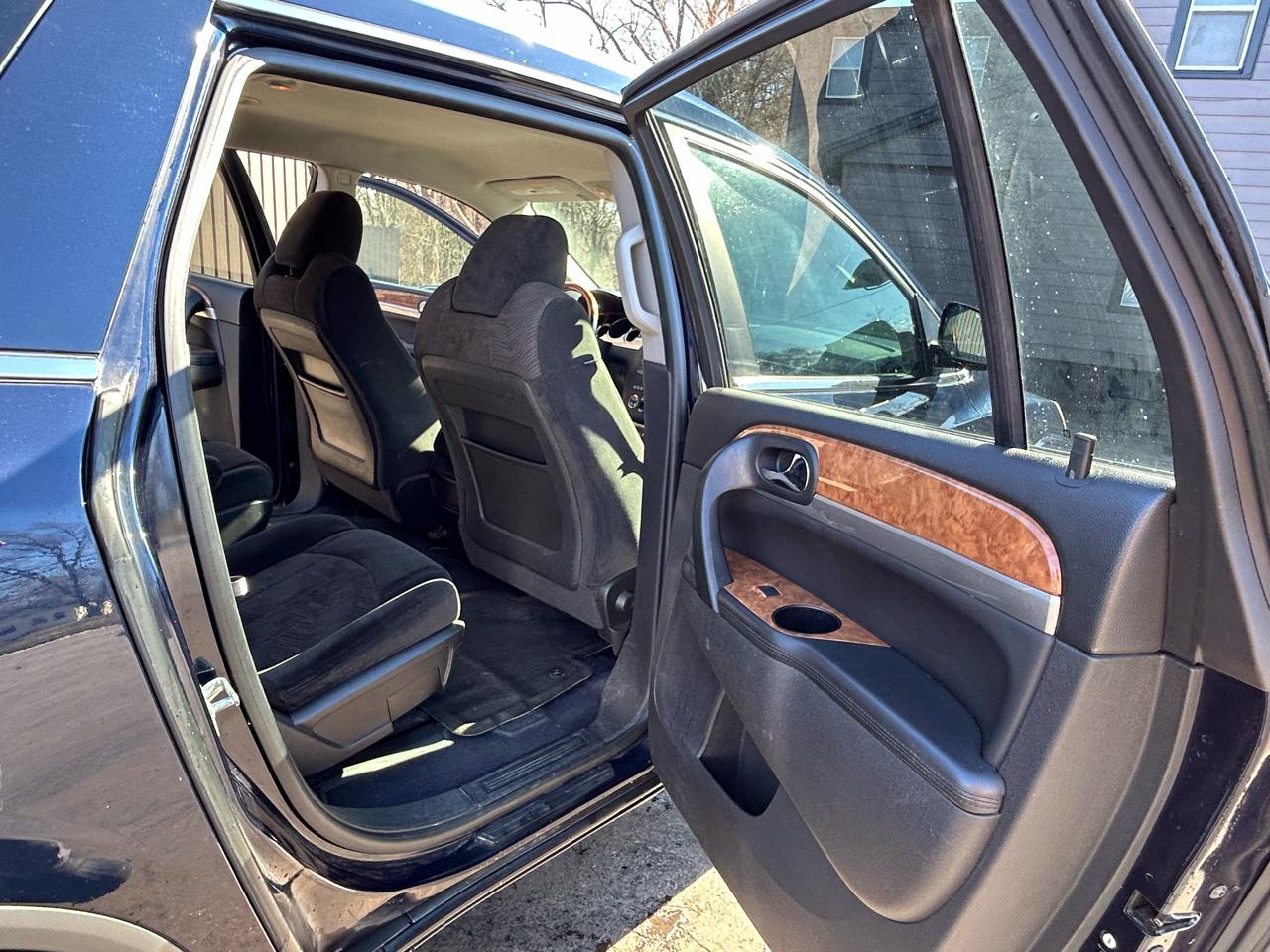 Buick Enclave Base FWD 2012