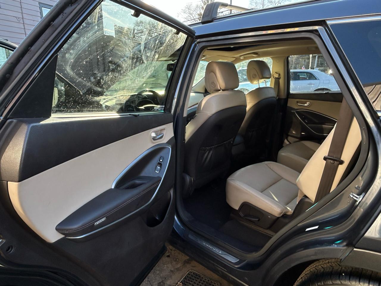 Hyundai Santa Fe SE w/Ultimate Package 2016