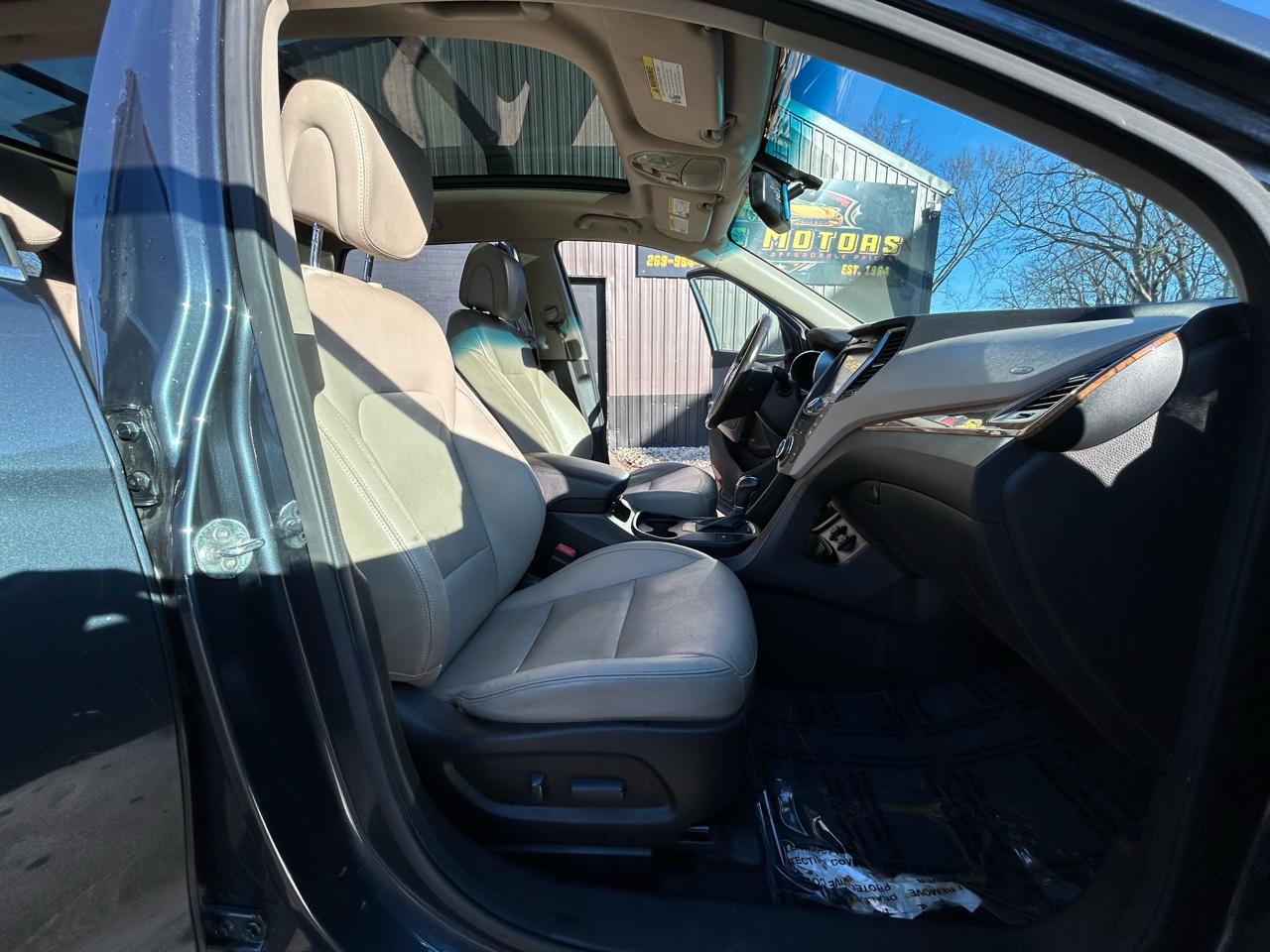 Hyundai Santa Fe SE w/Ultimate Package 2016