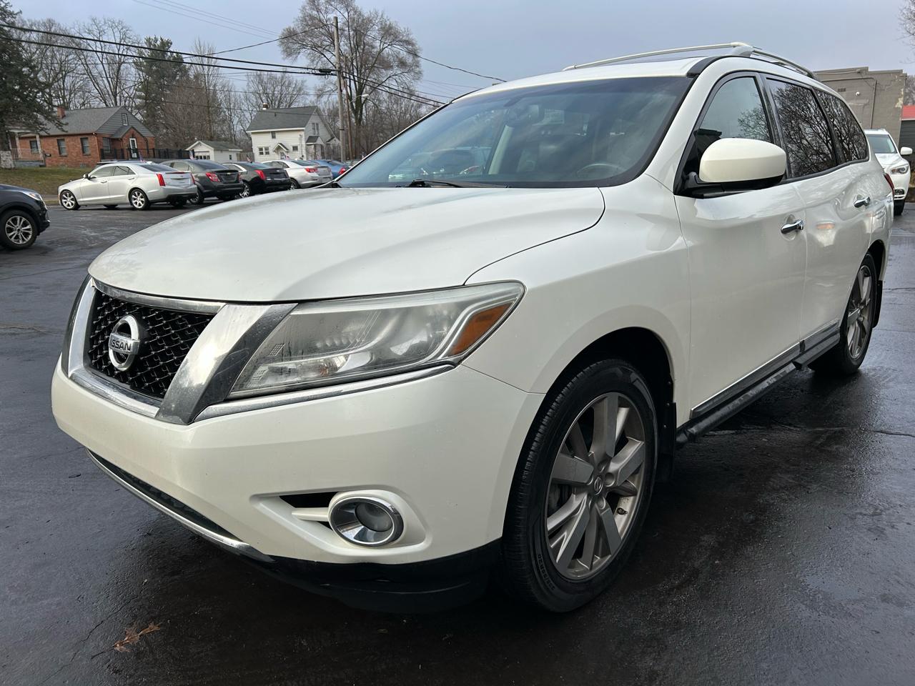 Nissan Pathfinder SV 4WD 2015