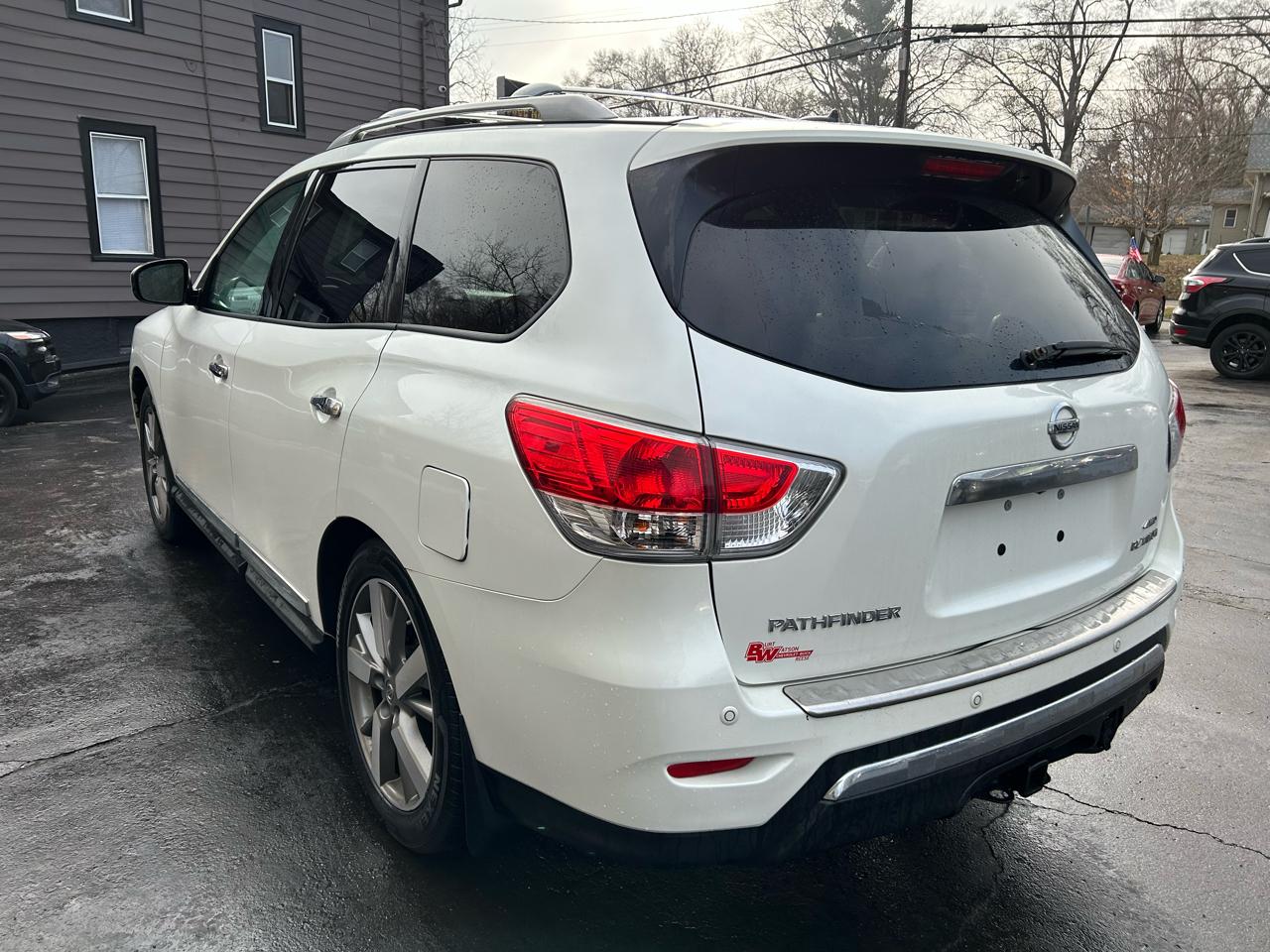 Nissan Pathfinder SV 4WD 2015