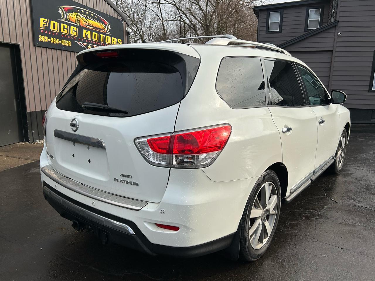 Nissan Pathfinder SV 4WD 2015