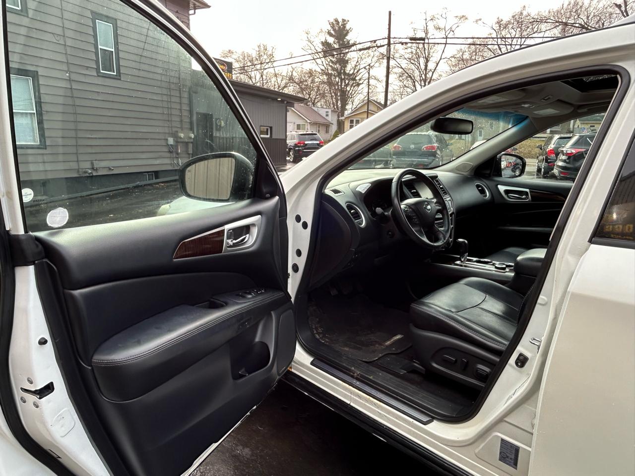 Nissan Pathfinder SV 4WD 2015