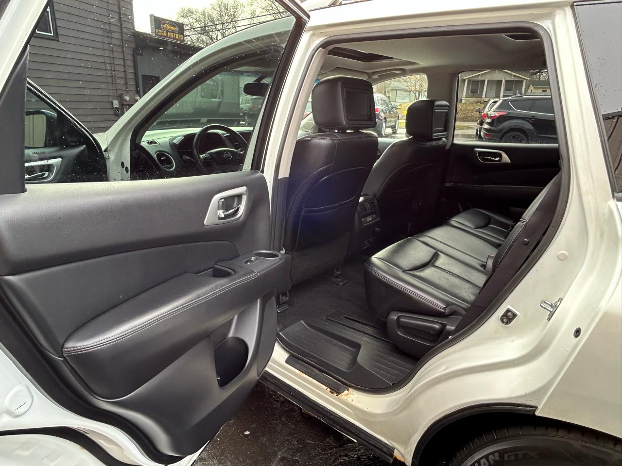 Nissan Pathfinder SV 4WD 2015