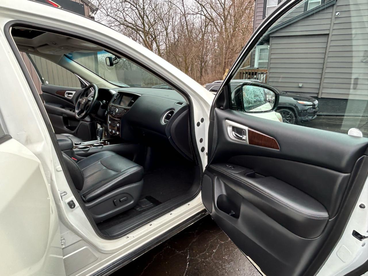 Nissan Pathfinder SV 4WD 2015