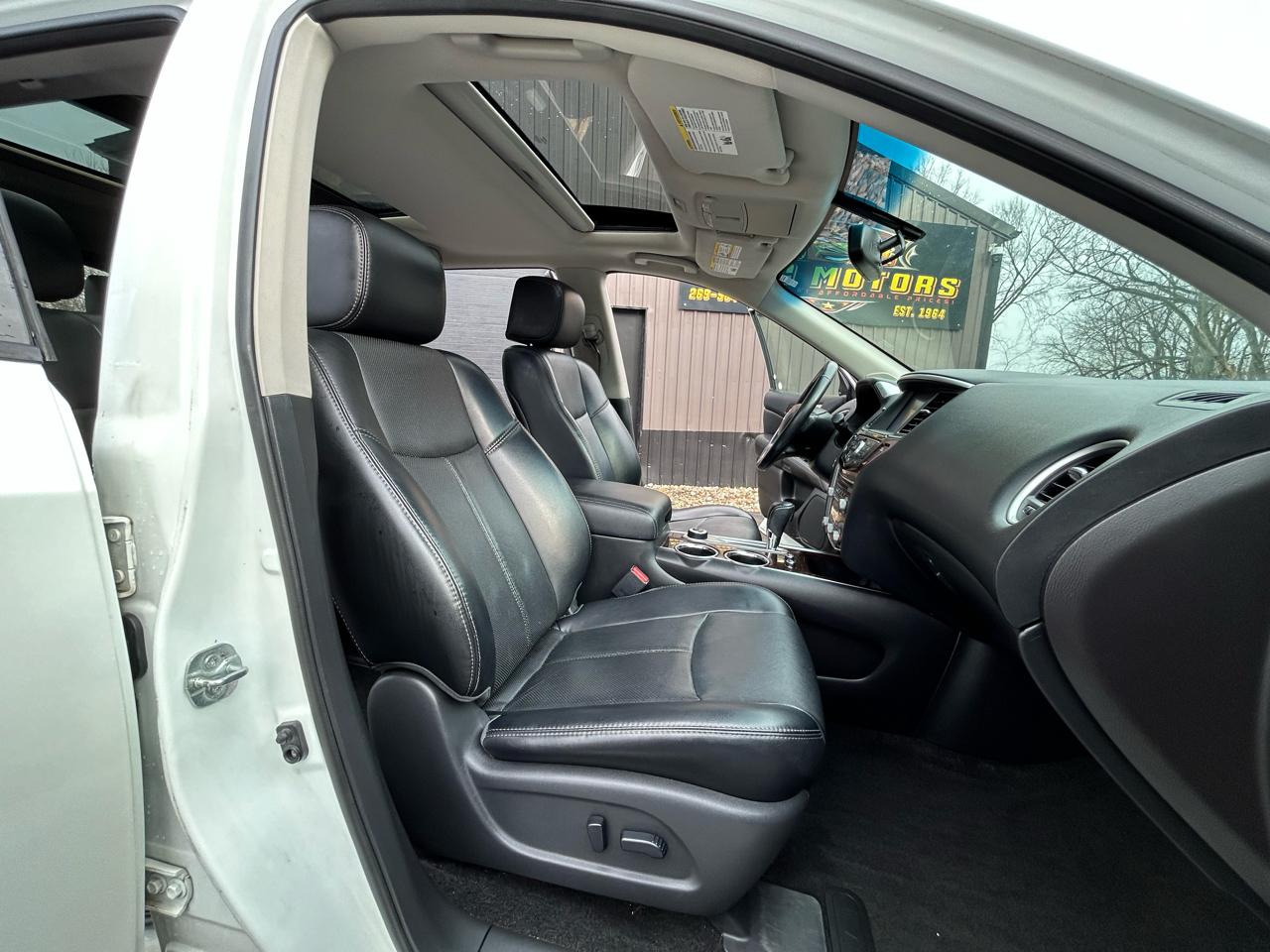 Nissan Pathfinder SV 4WD 2015