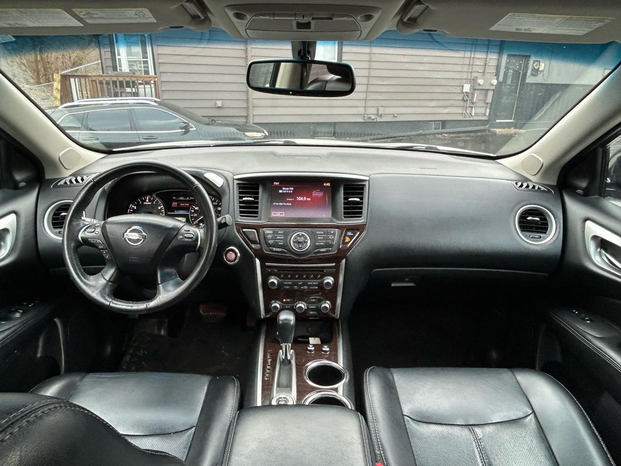 Nissan Pathfinder SV 4WD 2015