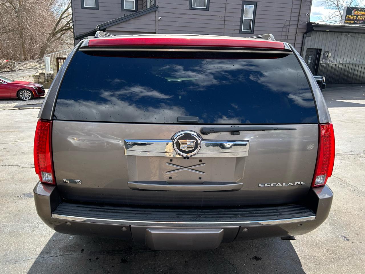 Cadillac Escalade ESV AWD Premium 2011