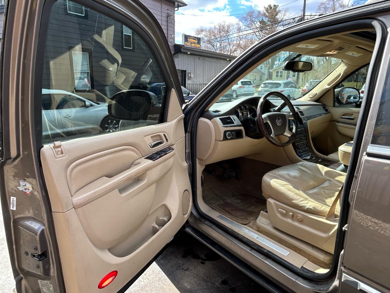 Cadillac Escalade ESV AWD Premium 2011