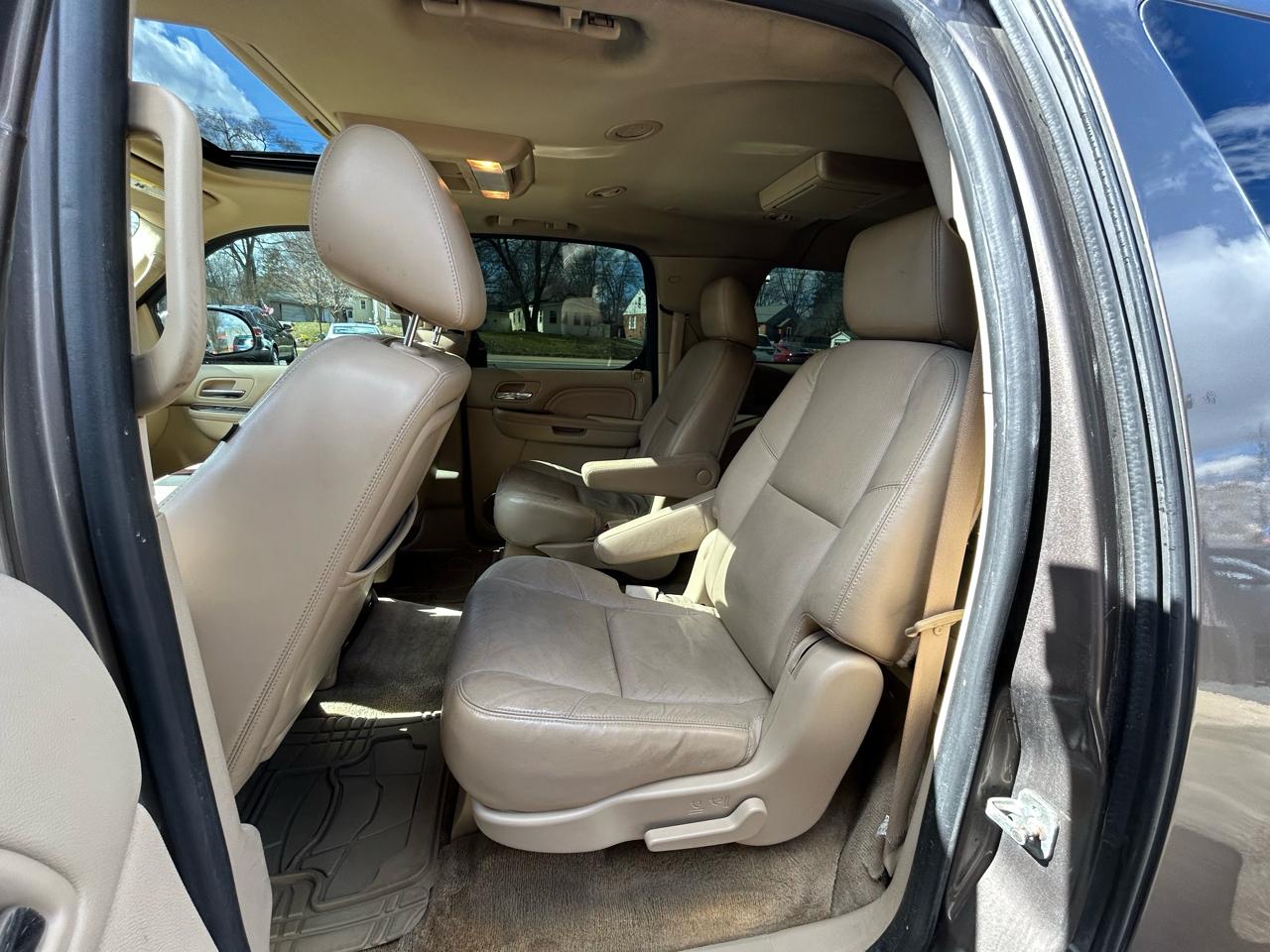 Cadillac Escalade ESV AWD Premium 2011