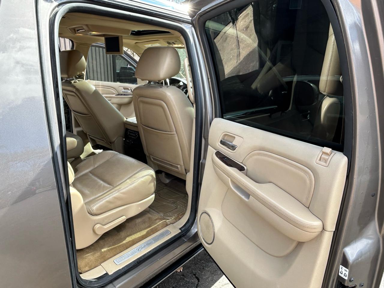 Cadillac Escalade ESV AWD Premium 2011