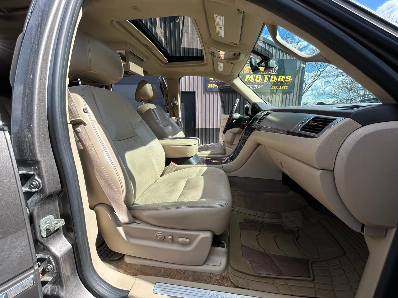 Cadillac Escalade ESV AWD Premium 2011