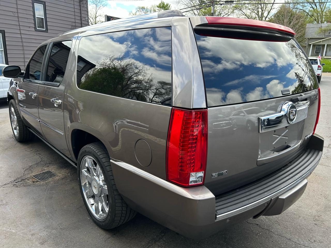 Cadillac Escalade ESV AWD Premium 2011