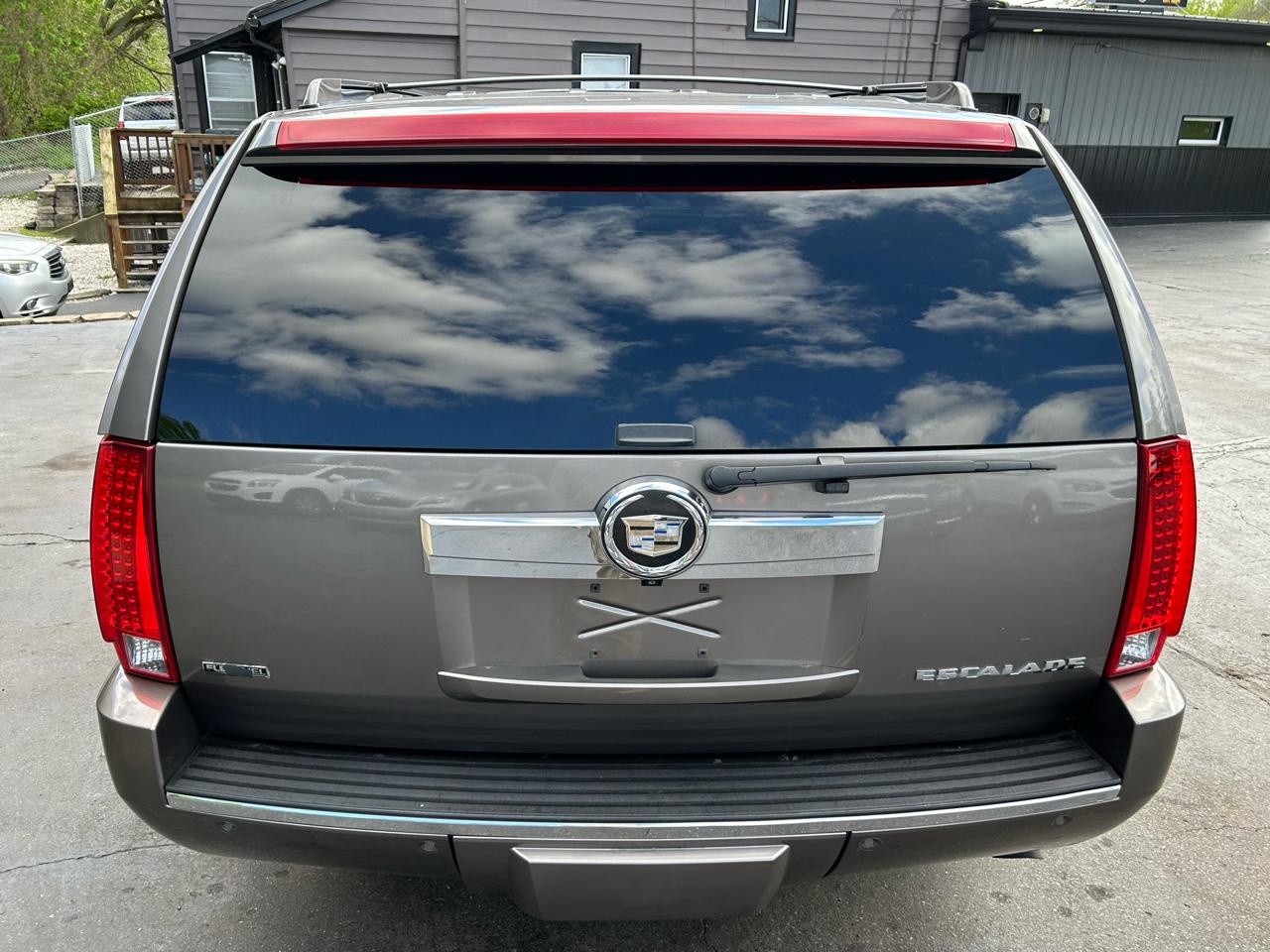 Cadillac Escalade ESV AWD Premium 2011