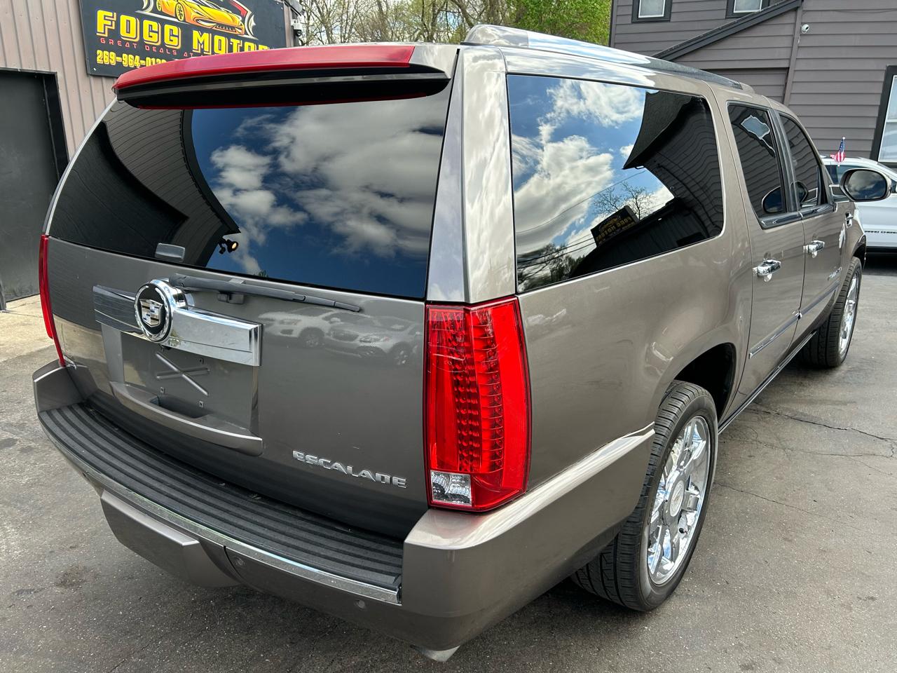 Cadillac Escalade ESV AWD Premium 2011