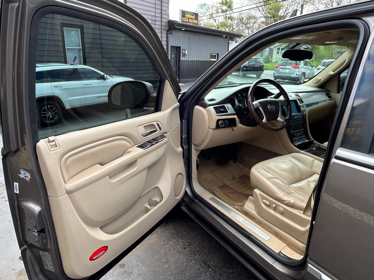 Cadillac Escalade ESV AWD Premium 2011