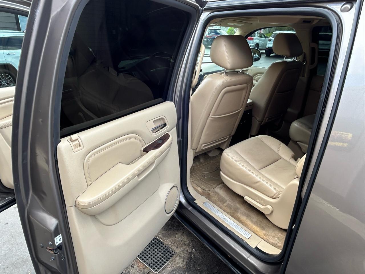 Cadillac Escalade ESV AWD Premium 2011