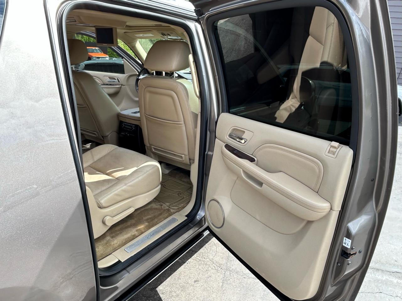 Cadillac Escalade ESV AWD Premium 2011