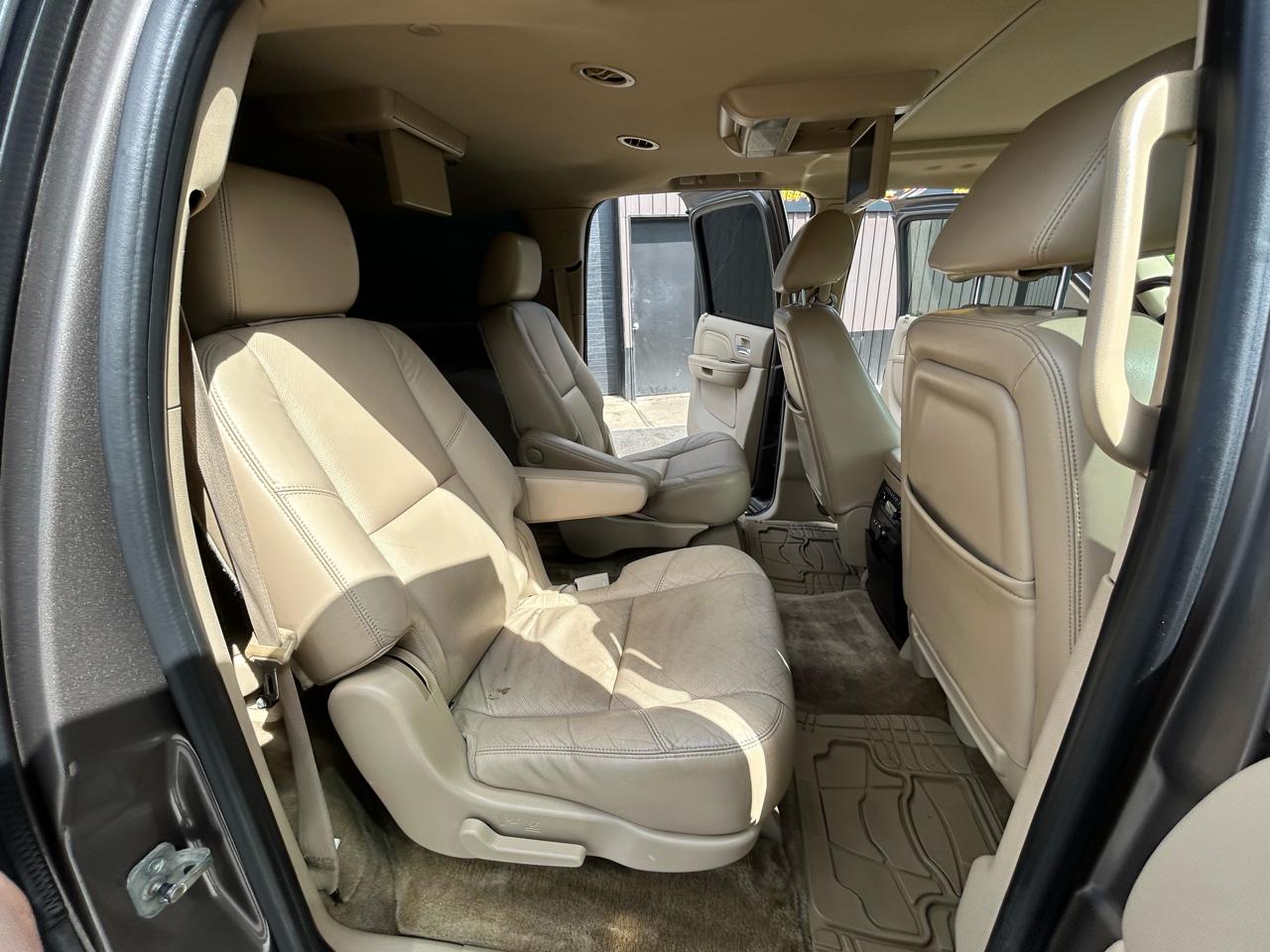 Cadillac Escalade ESV AWD Premium 2011