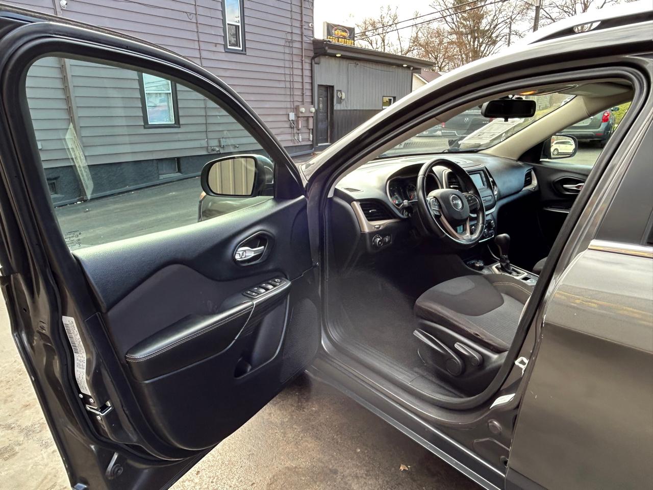 Jeep Cherokee Latitude 4WD 2015