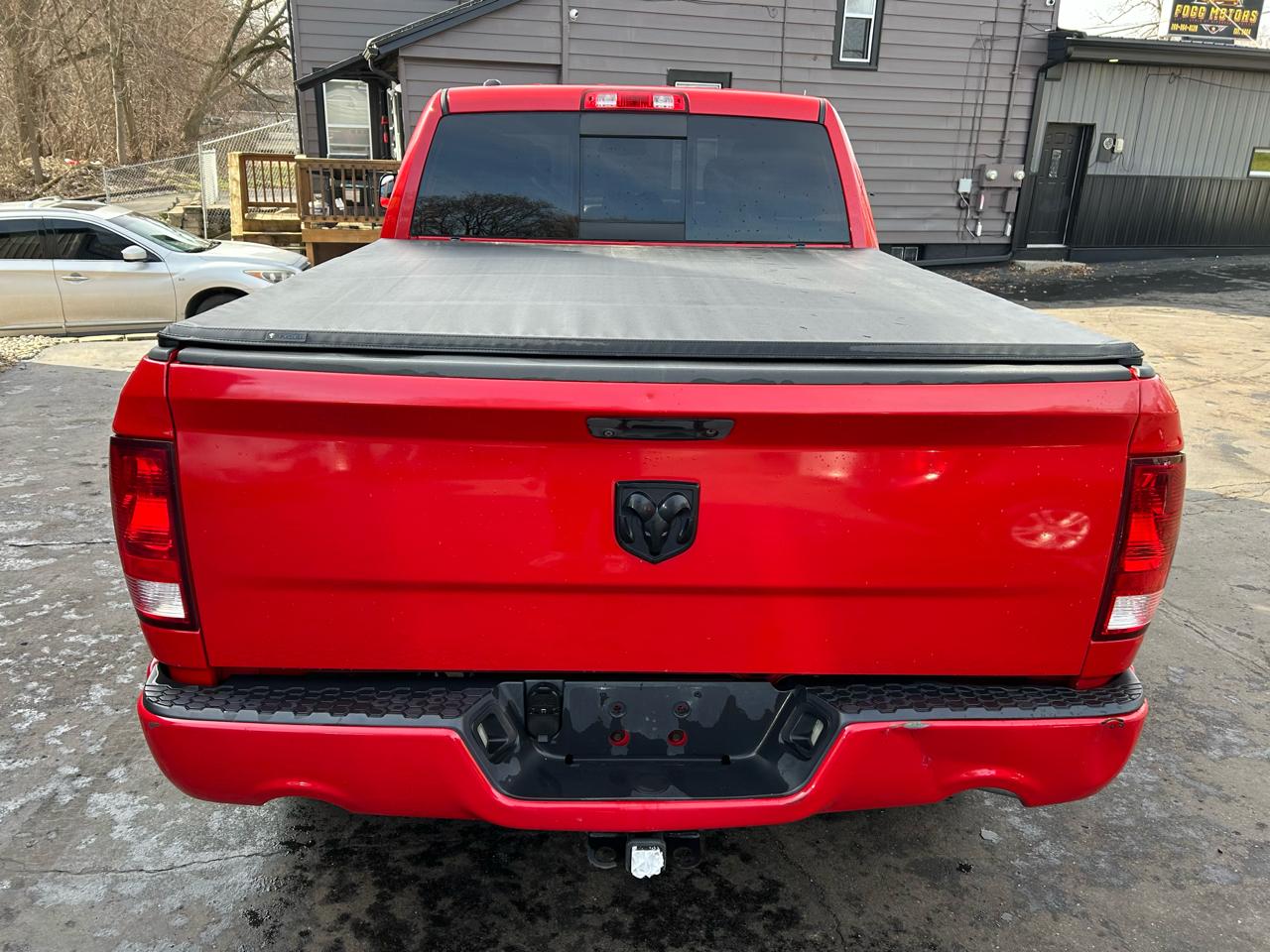 RAM 1500 Outdoorsman 4x4 Crew Cab 5'7" Box 2015